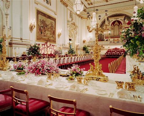 Take A Peek Inside London S Buckingham Palacesee Where The Royals