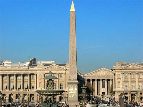 The place de la concorde is bordered by other places of interest, such as the embassy of the united states , the galerie nationale du jeu de paume which used to be the indoor tennis court of napoleon iii, and the musée de l'orangerie. Place de la Concorde