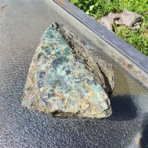 Blue Mineral Im Trying To Identify Rwhatsthisrock