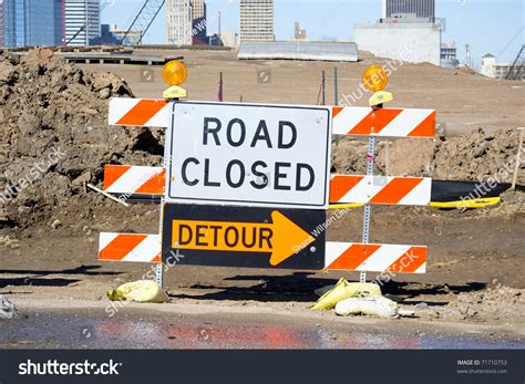 Road Closed Detour Sign Stock Photo 71710753 Shutterstock