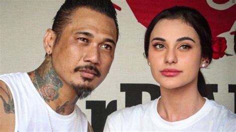 Nora alexandra philip, istri jerinx yang selisih usianya 18 tahun halaman all. Sering Tuai Kontroversi, Ini Profil Singkat Jerinx - Rona
