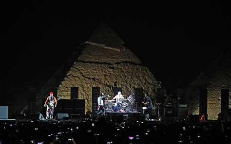 See Red Hot Chili Peppers Play Radioheads Pyramid Song At Egypt Gig