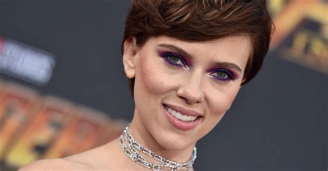 Scarlett Johanssons Decision To Play A Transgender Man Isnt Going Over Well Huffpost