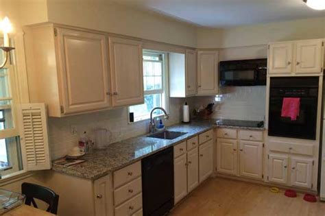 We specialize in cabinet refacing, custom cabinets, new cabinets, and countertops. Cabinet Refinishing | Philadelphia, PA | George Schneider Painting
