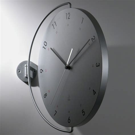 Exquisite Designer High End Modern Circular Analog Wall Mounted Clock