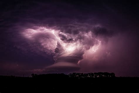 Supercell Mammatus Clouds And Lightning Over Nebraska Earth Blog