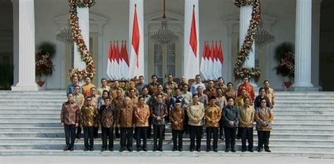 Presiden joko widodo melantik menteri baru di istana negara, rabu (23/12/2020). Muncul Isu Reshuffle Kabinet, Menteri Ini Layak Didepak Karena Rapor Kinerjanya Merah