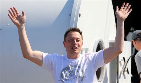 Spacex designs, manufactures and launches advanced rockets and spacecraft. All Systems Go for SpaceX's Falcon Heavy - The Atlantic