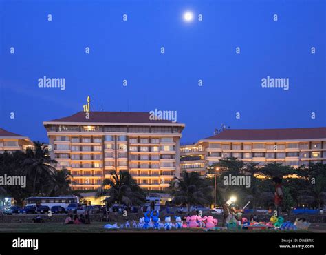 Sri Lanka Colombo Galle Face Green Taj Samudra Hotel Stock Photo Alamy