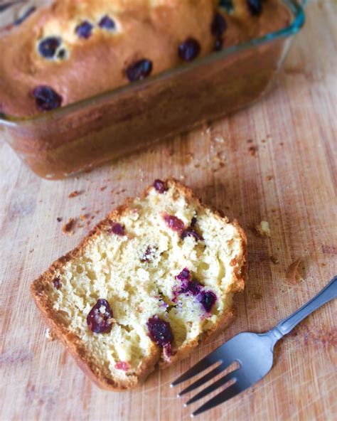 If these 10 epic cakes don't show you that vegan can be sinfully delicious, then nothing will. Vegan Mixed Berry Loaf Cake