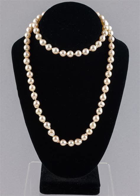 Lot An Akoya Pearl Necklace 31 In 787 Cm