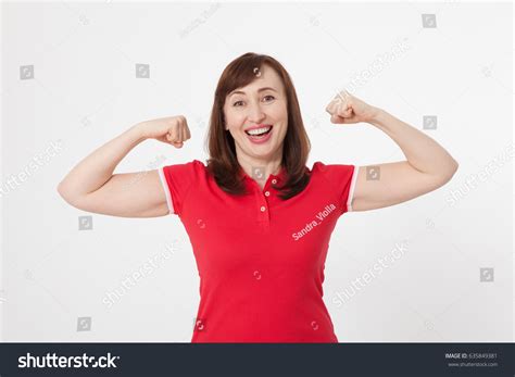 Strong Woman Showing Her Muscularity Looking库存照片635849381 Shutterstock