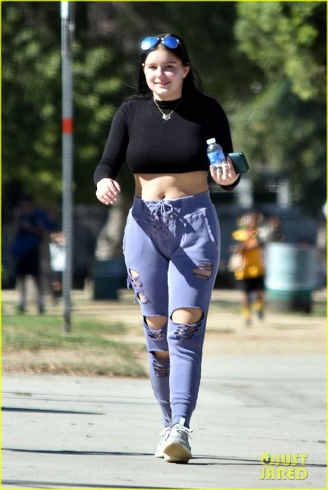 Ariel Winter Flashes Her Abs In A Crop Top At Soccer Game With Levi