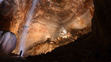 Plongez Dans Le Gouffre De Krubera La Grotte Naturelle La Plus