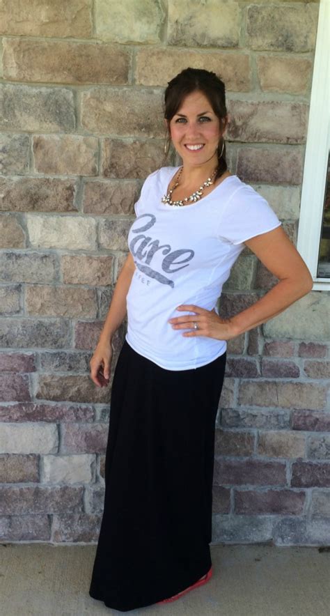 what i wore real mom style graphic tee and maxi skirt realmomstyle