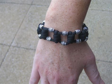 Check spelling or type a new query. EVERYTHING PARACORD UK: 550 paracord ladder braid bracelet/black/tibetan silver...