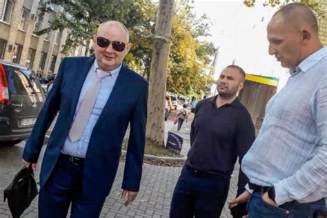 May 26, 2021 · интерпол снял с международного розыска скандального украинского екссуддю николая чауса, которого подозревают в получении 150 000 взятки. "Намерен появиться в Украине": Судья Чаус извинился перед ...