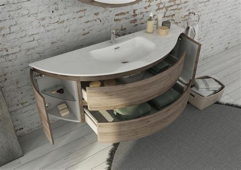 Il bagno moderno è sospeso. Mobile da bagno moderno curvo sospeso rovere terra con top ...