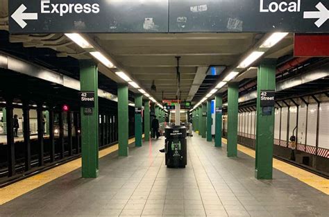 These 10 Poignant Photos Show Just How Empty Nyc Subway Stations Are