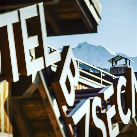  OPEN BASE  Le Base Camp Lodge @bclhotels vient d'ouvrir ...