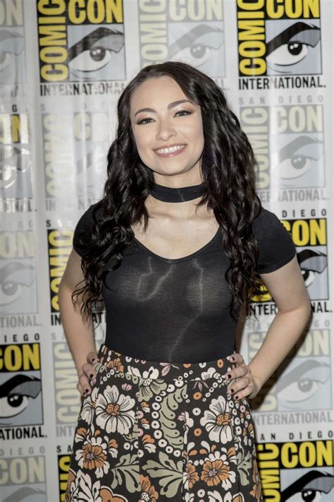 Jodelle Ferland Nude Pictures Flaunt Her Diva Like Looks Top Sexy