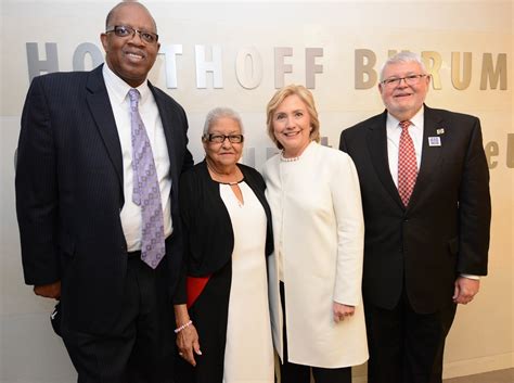 Jeffrey edward epstein (* 20.januar 1953 in new york city; LA CAUSE DU PEUPLE : USA. Des gardiens de la prison d ...