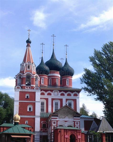 Den Ortodoxa Kyrkans Katedralbyggnad I Yaroslaveri Fotografering F R