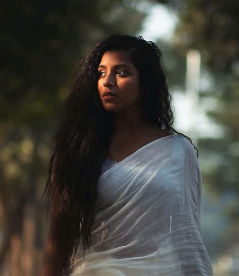 Beauty and sexuality are not limited to just physical attractiveness: Beautiful Bengali Model Rosi Das - 50 Hot & Pretty Saree Images!
