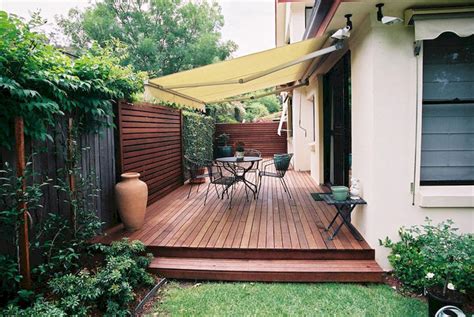 This will give you a realistic idea about what the designs will look like when they are. 70 creative diy backyard privacy ideas on a budget (60) | Small backyard patio, Narrow backyard ...