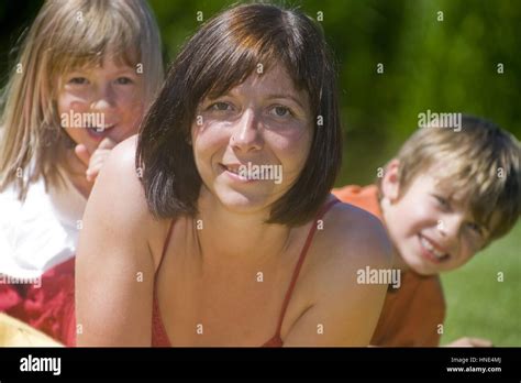 Model Release Mutter Mit Sohn Und Tochter Mother Son And Daughter