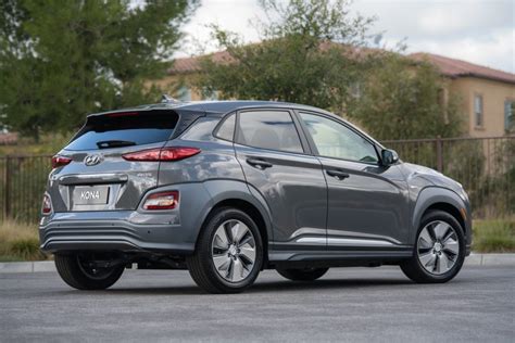 It has a ground clearance of 158 mm and dimensions is 4205 mm l x 1800 mm w x 1570 mm h. 2019 Hyundai Kona Electric arrives in the US with 250-mile ...