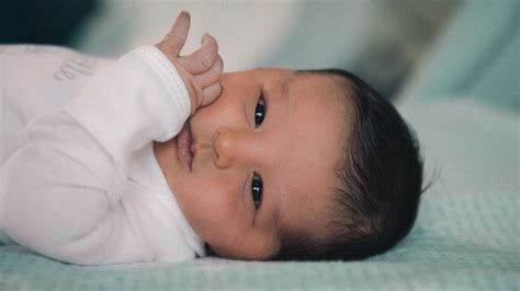 Penyebab Mata Bayi Berair Dan Cara Mengatasinya Klikdokter