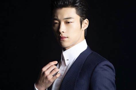Woo do hwan is a rising popular actor in south korea who has been getting attention because of his acting skills. 10 Potret Woo Do Hwan, Aktor Kece Pemeran Ji Shin di The ...