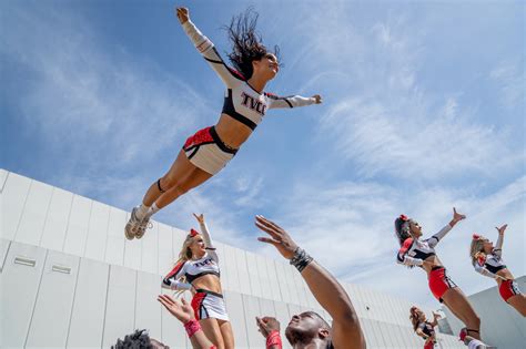 Cheer Season 2 Review Netflix Documentary Looks At A New Team Itself