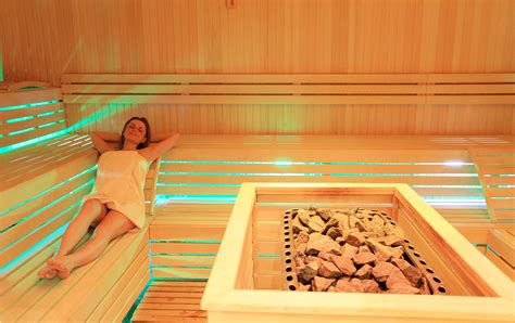 Why A Gym With A Steam Room Is The Perfect Combo Tolo