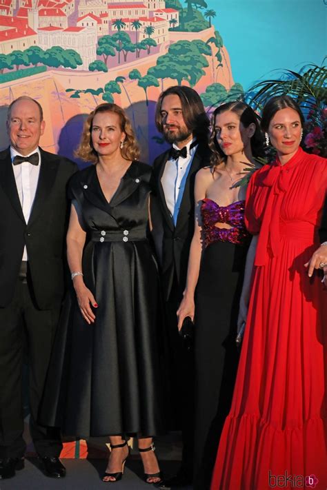 She was the face of chanel no. Alberto de Mónaco, Carole Bouquet, Dimitri Rassam, Carlota ...