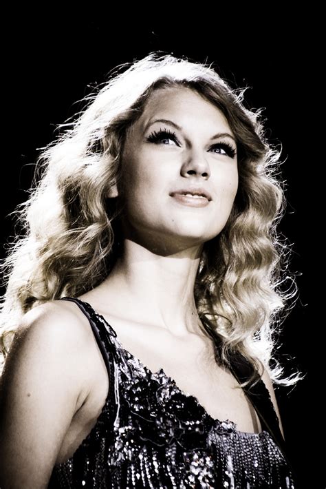 See more ideas about taylor swift fearless, taylor swift, taylor. Taylor Swift - Photoshoot #101: Fearless Tour (2009) - Anichu90 Photo (17988885) - Fanpop