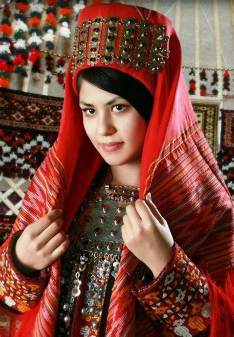 Chica turkmena Mujeres preciosas Traje tradicional Belleza asiática