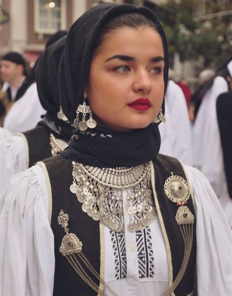 Return To The Mediterranean🏺 On Twitter Greek Traditional Dress Greek Women Greek Dress
