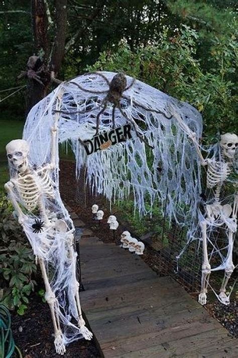 Creepy Decorations Ideas For A Frightening Halloween Party 13