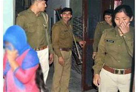 वाराणसी में सेक्स रैकेट संचालक सहित तीन गिरफ्तार sex racket operator and two arrested in varanasi