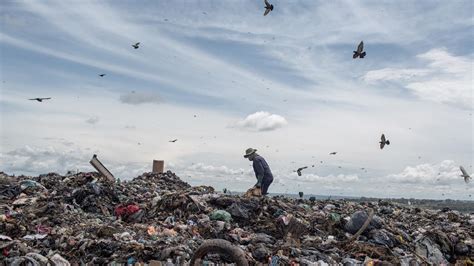 The Devastating Impact Of Closing Latin Americas Biggest Landfill