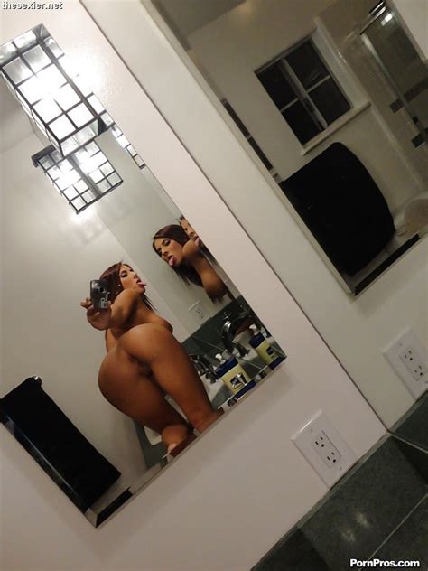 32 Naughty Brunette Babe Madison Ivy Nude Mirror Selfie Min42 Thesexier