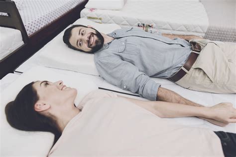 Dormir en pareja cuáles son las ventajas y desventajas de compartir