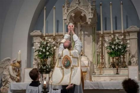 A First Timers Guide To The Traditional Latin Mass Ewtn Global