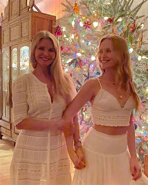 Christie Brinkleys Christmas Photo With Look Alike Daughter Sailor