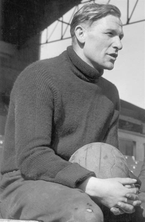 Bernhard carl bert trautmann obe (born 22 october 1923) was a legendary german goalkeeper who didn't let a little thing like a broken neck stop him from winning an fa cup final. Former Manchester City player Bert Trautmann - Manchester ...