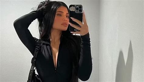 Kylie Jenner Raises Temperature As She Flaunts Her Cleavage The Celeb
