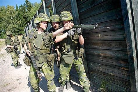 Female Sersjantfoerstklasse Lit Sergeant First Class Eqv To Nato Or