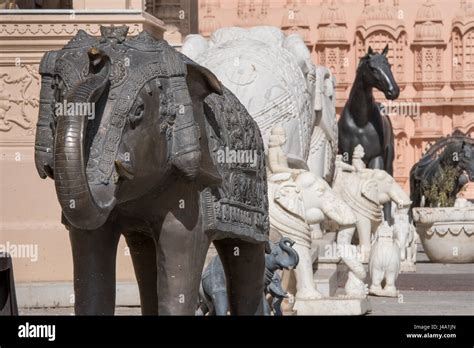 Elephant Stone Statues Hi Res Stock Photography And Images Alamy